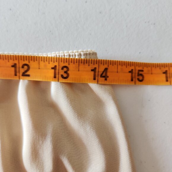 Vintage Leggs Beige Nylon Half Slip XL 23" Length Made in USA - Picture 4 of 7